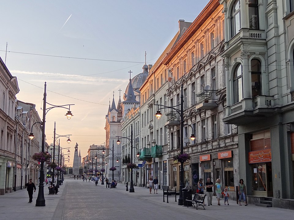 960px-Piotrkowska_Street_at_Dusk_-_Lodz_-_Poland_-_02_(9234837828)